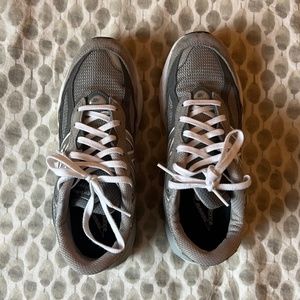 New Balance 990v6 Women’s size 8.5
